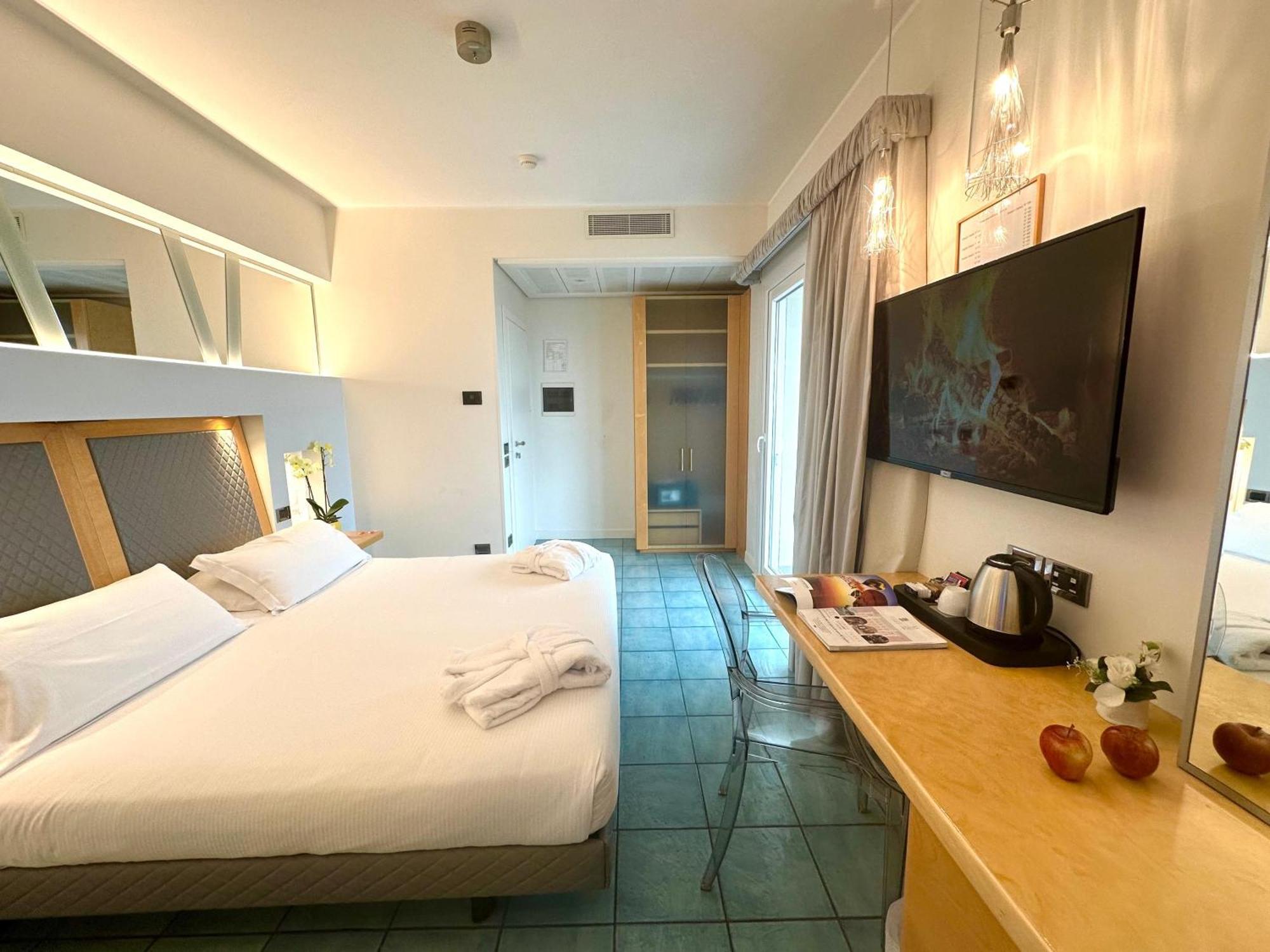 Club House Hotel Rimini Bagian luar foto