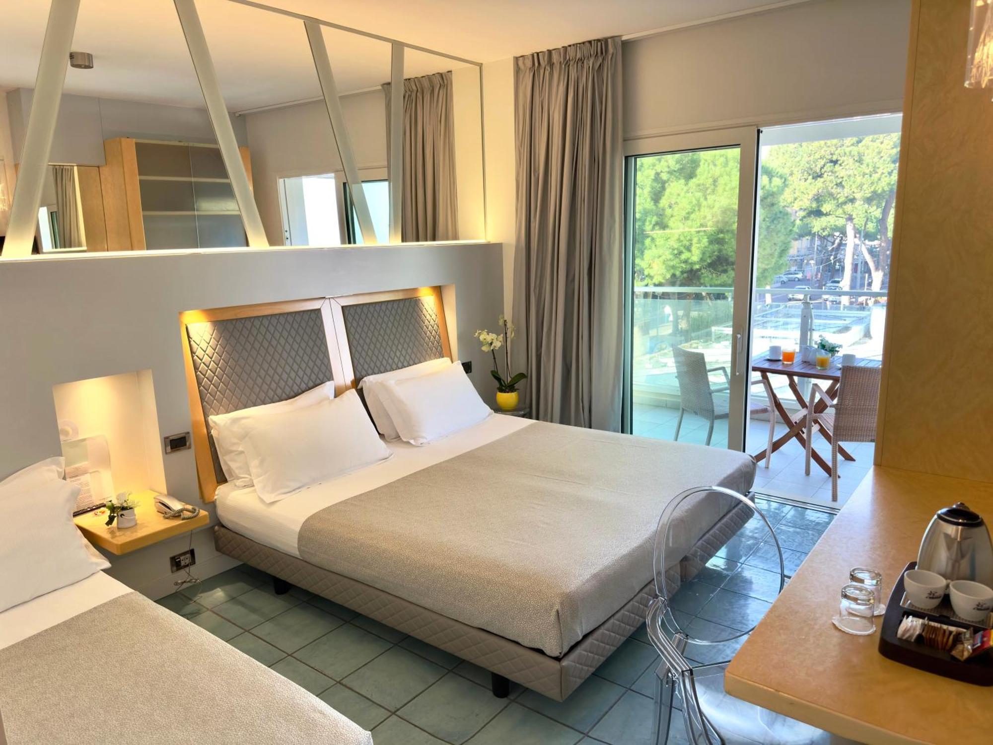 Club House Hotel Rimini Bagian luar foto