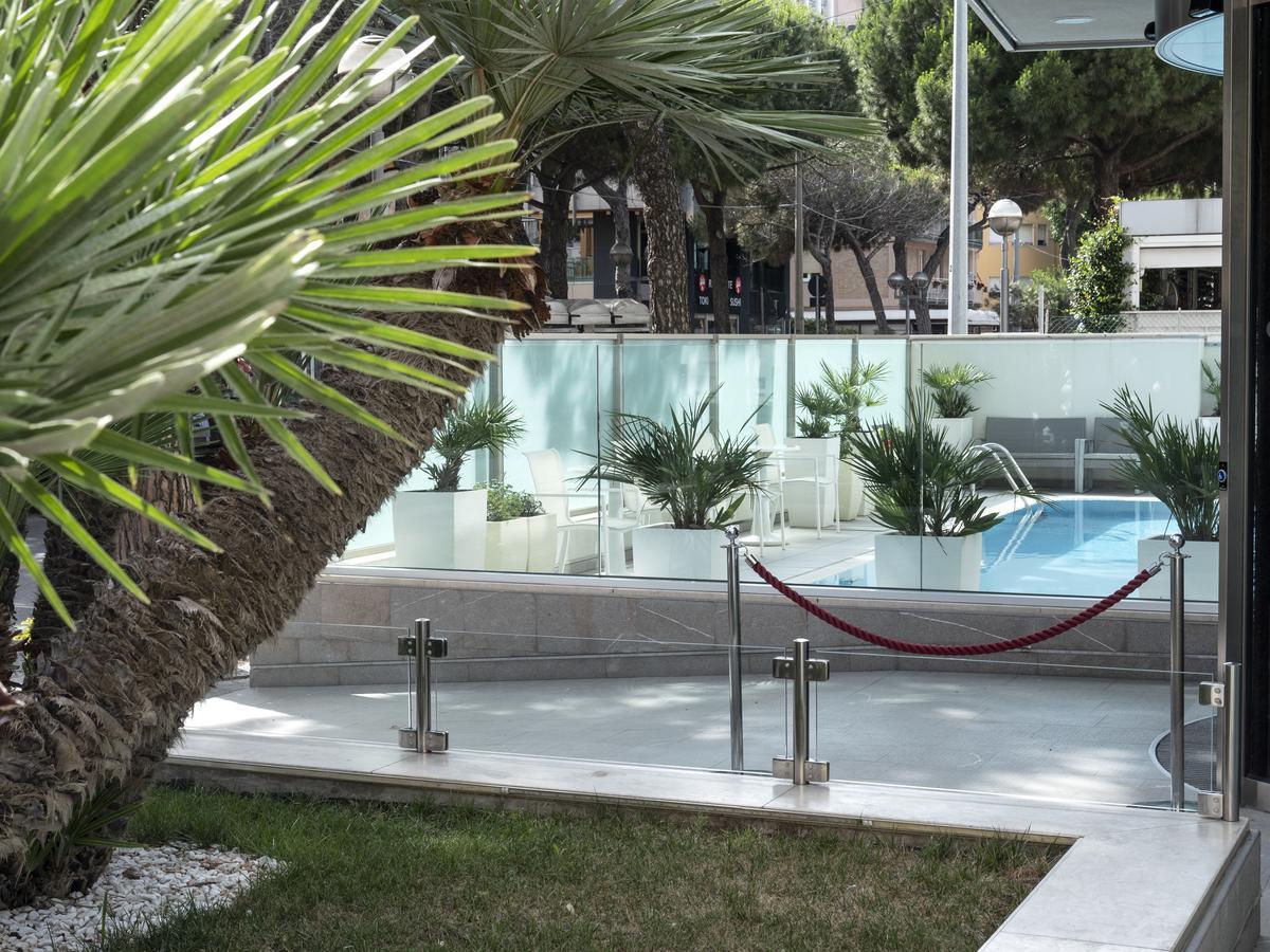 Club House Hotel Rimini Bagian luar foto