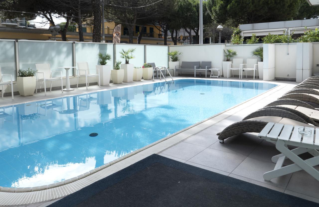 Club House Hotel Rimini Bagian luar foto