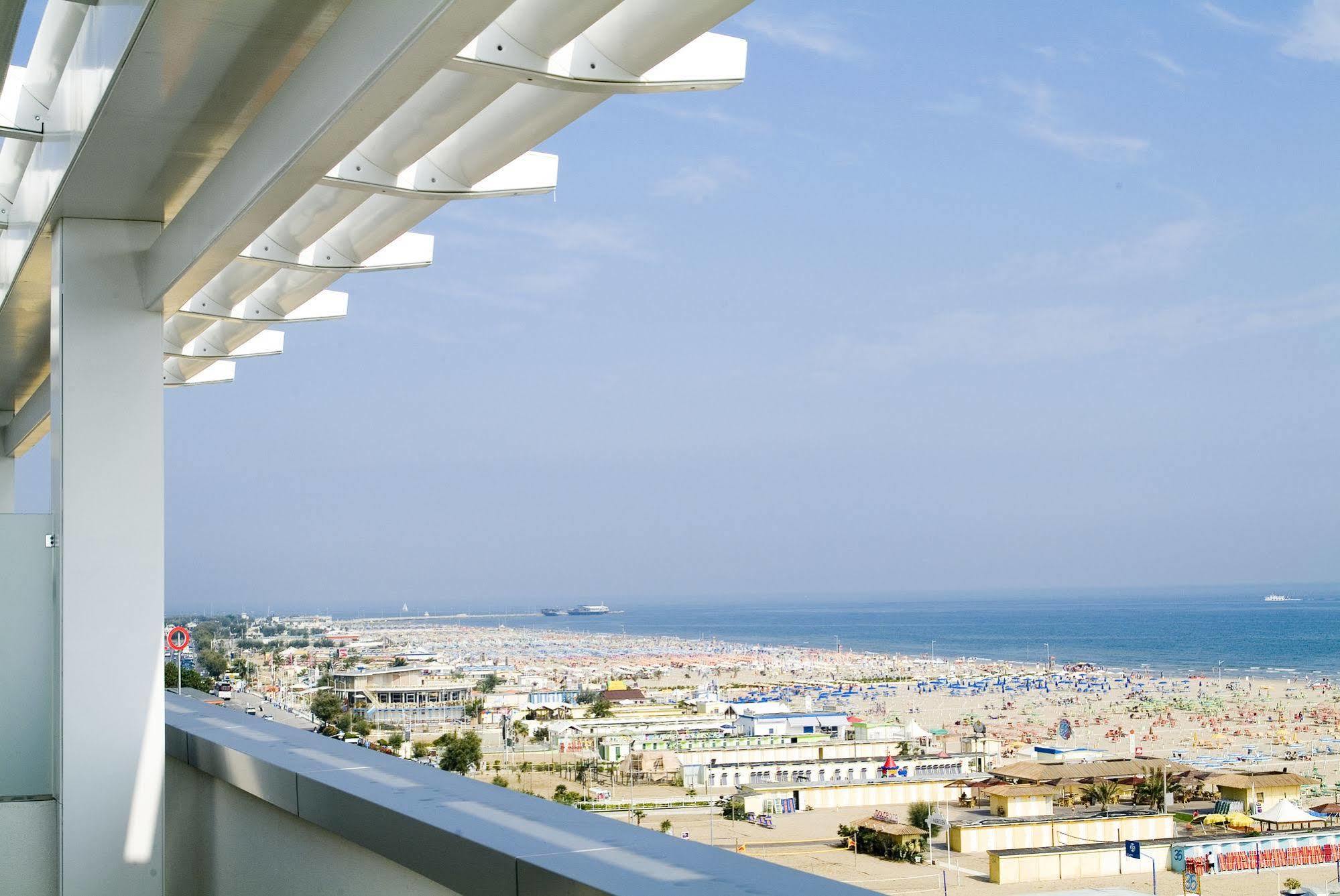 Club House Hotel Rimini Bagian luar foto